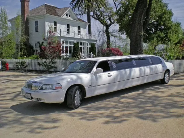 White stretch limousine, Montreal